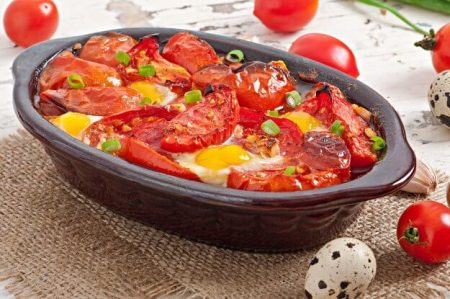 Stewed Tomatoes with Quail Eggs