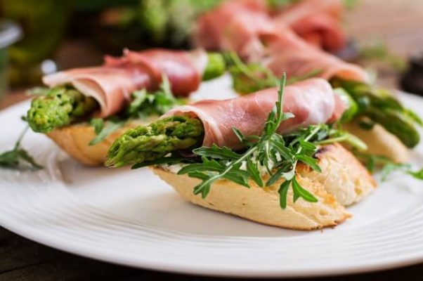 Spicy Toast with Asparagus