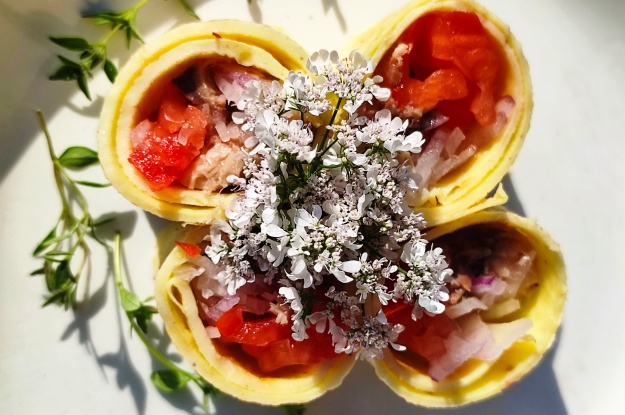 Tomato Omelet Rolls with Smoked Mackerel 2