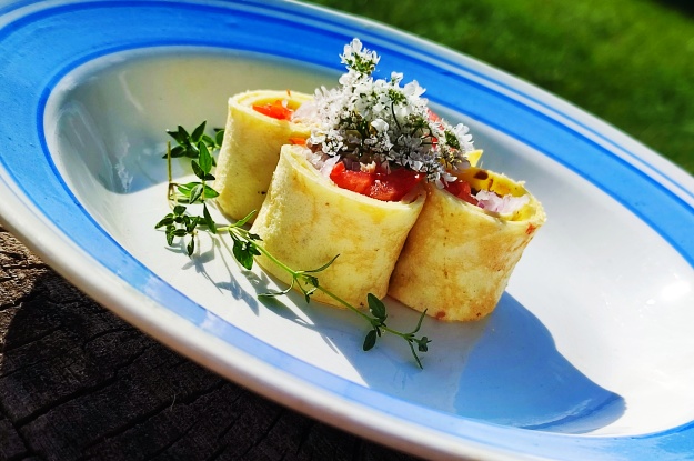 Tomato Omelet Rolls with Smoked Mackerel 3