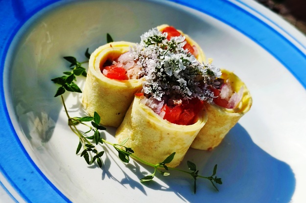 Tomato Omelet Rolls with Smoked Mackerel 4