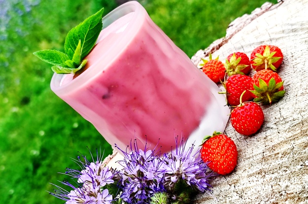 Strawberry Condensed Milk Smoothie with Fresh Garden Mint 2 Strawberry Condensed Milk Smoothie with Fresh Garden Mint 2